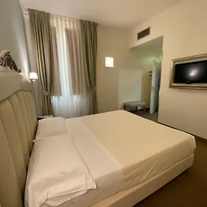 Jr Oriente Otel