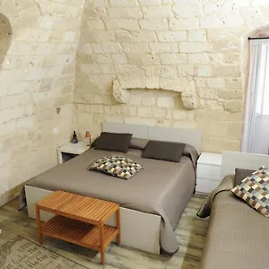 B&B Sister, Bari